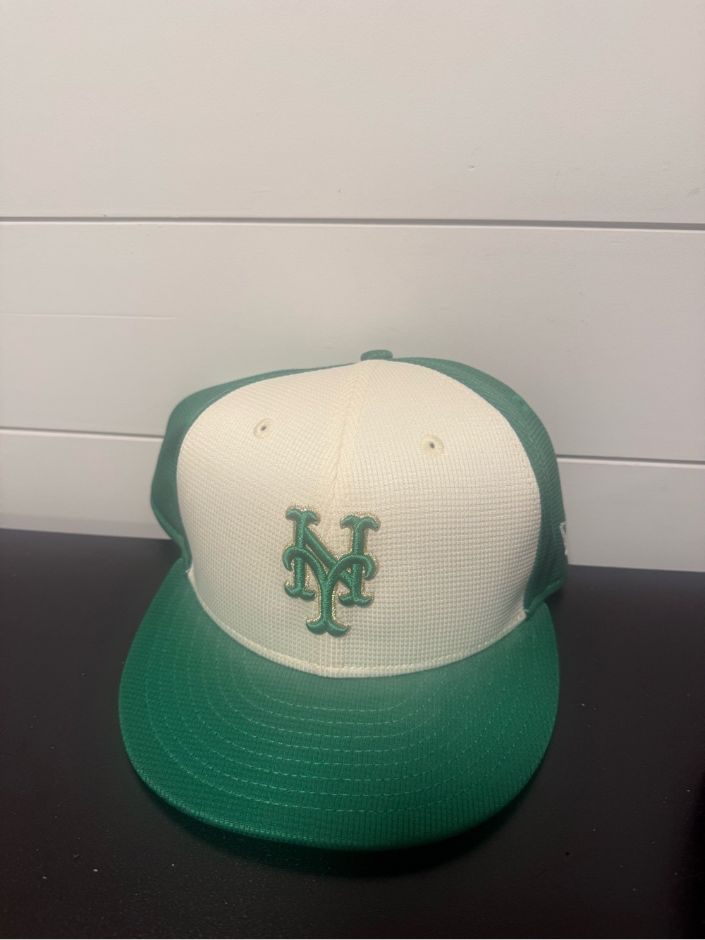 New Era NY Mets fitted 7 3/4 hat. Cream and Green. Brand new never worn